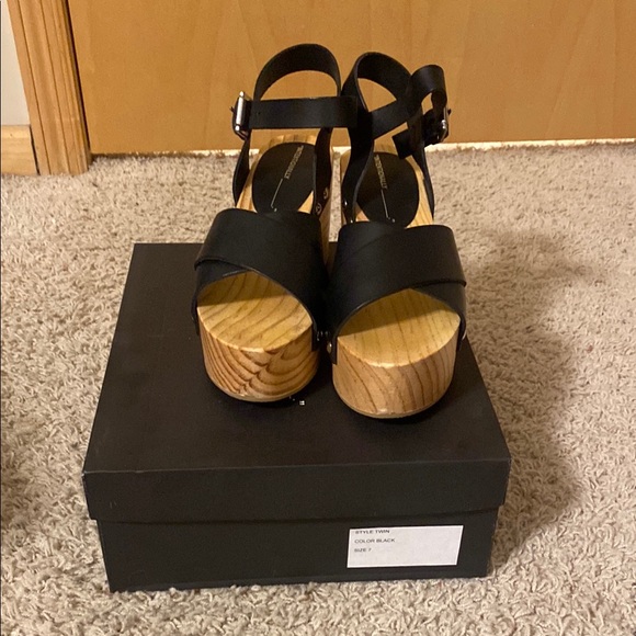Stylish Black Platform Sandals - Picture 1 of 4
